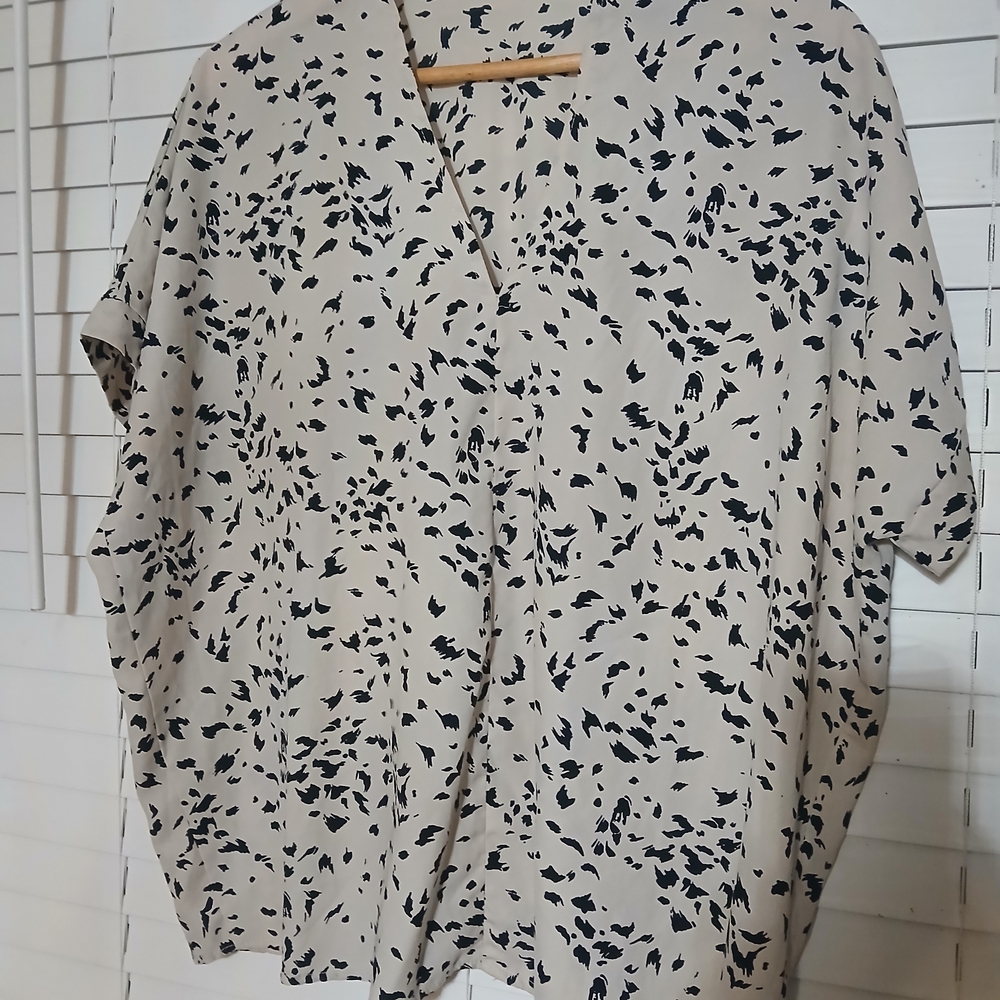 JODIFL Cream Top with Black Abstract Print